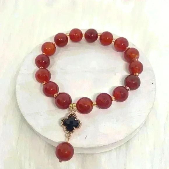 Natural Agate Four Leaf Clover Pendant Bracelet in Rust Red Orange - Picture 4 of 6